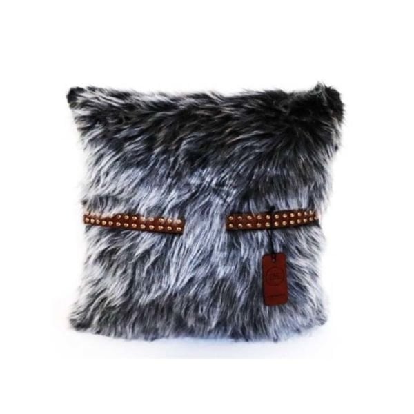 Deri Kemerli Kürklü Yastık Kılıfı