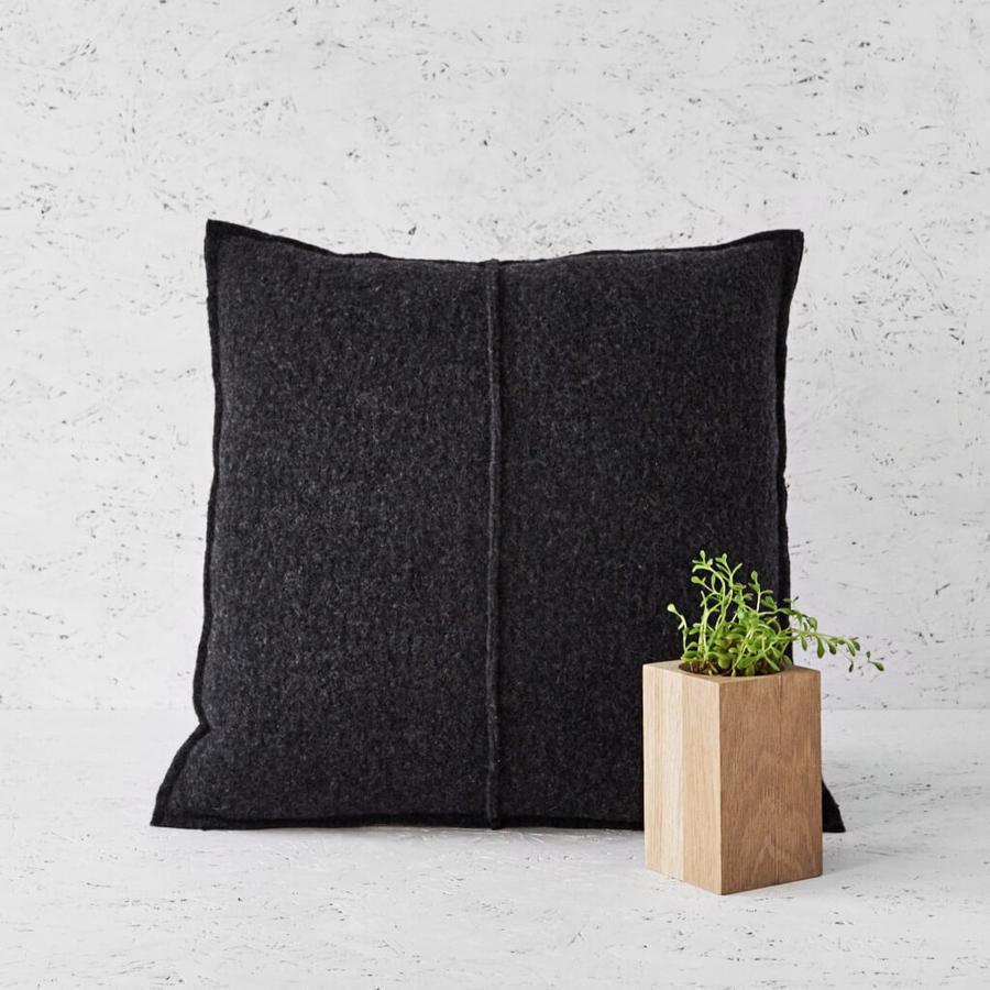 SIMPLE ANTRACITE PILLOW