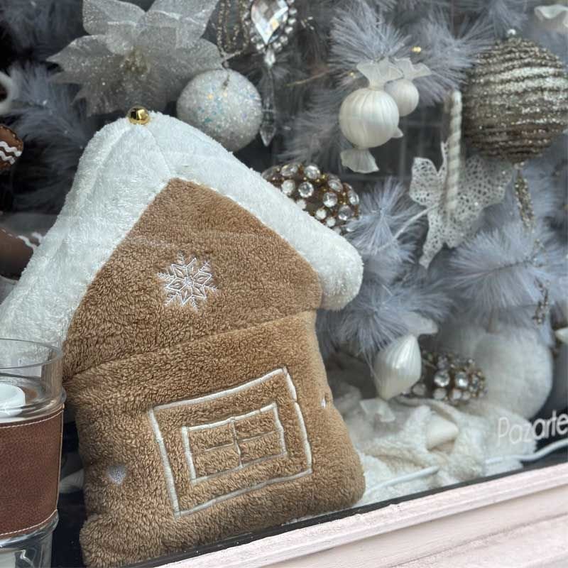 Gingerbread House Yastık