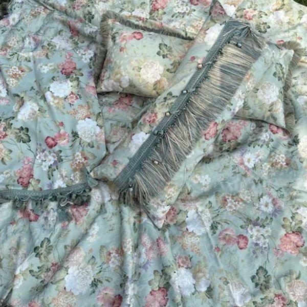 Floral Desenli Kenarı Püsküllü Yastık 75 cm