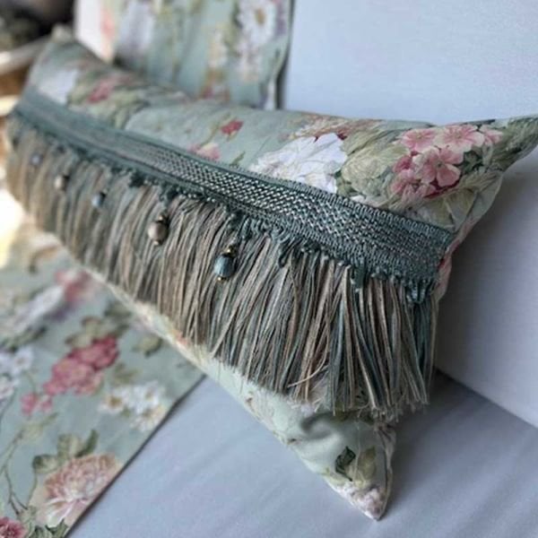 Floral Desenli Püsküllü Yastık 75 cm